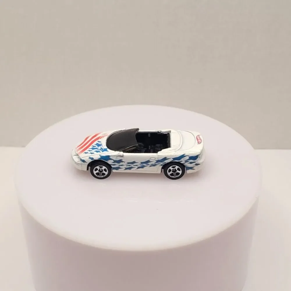 Hot Wheels 1995 Chevy Camaro Convertible Diecast Car